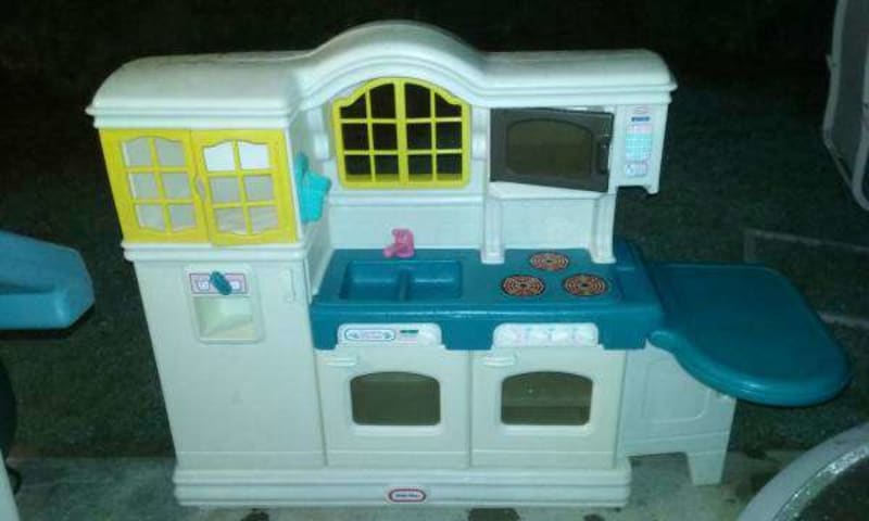 vintage little tikes kitchen set